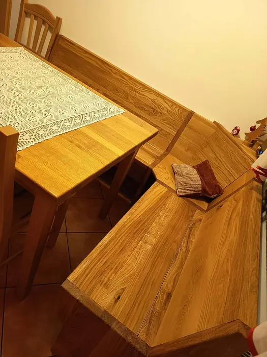Jedilni kot iz masivnega lesa